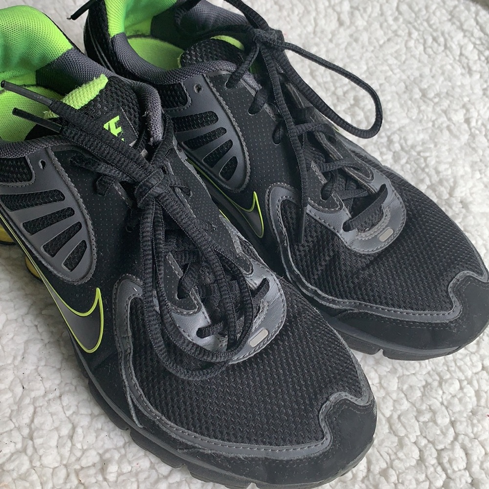 🔥HOT SALE🔥 NIKE sneakers gently used size 8.5